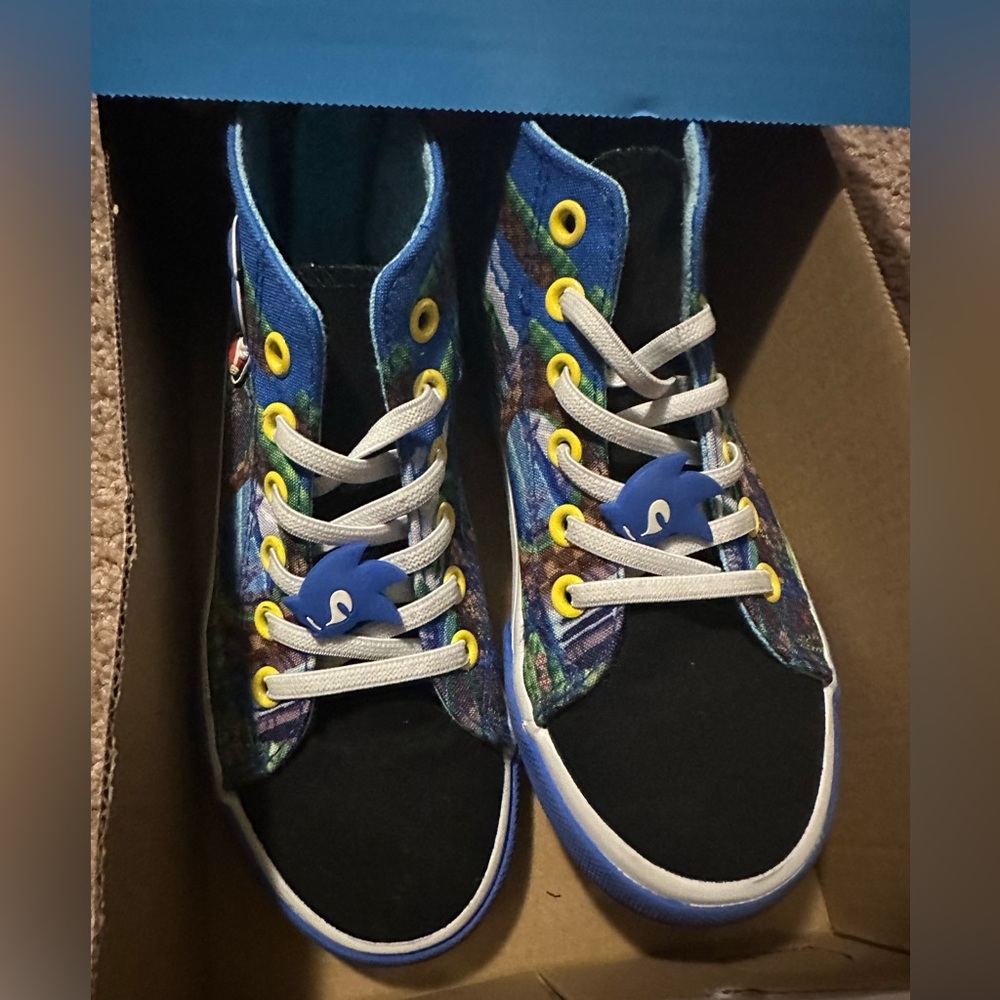 Sonic the Hedgehog Kids High-Top Sneakers - Blue and sleepers bundle - Picture 11 of 15